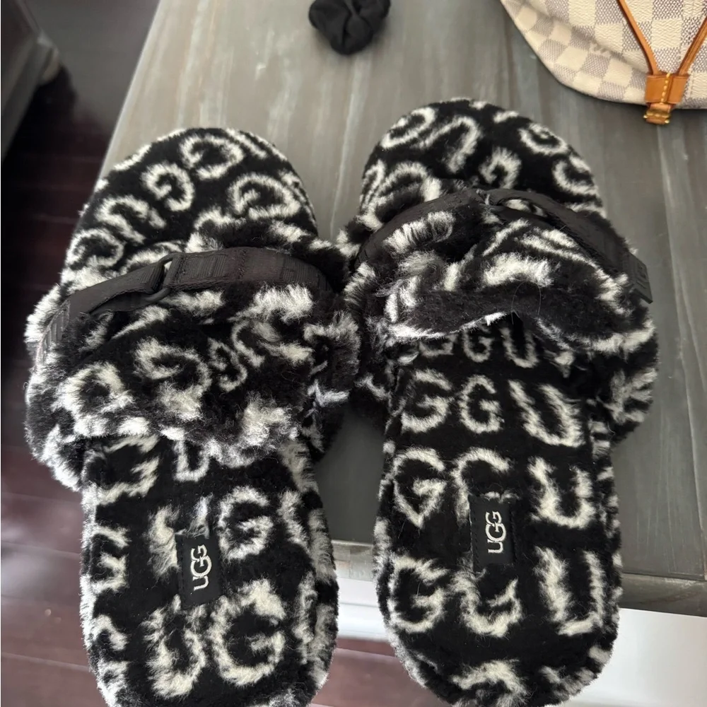 UGG Black and White Plush Slippers size 11 worn inside once so comfy - Picture 1 of 4